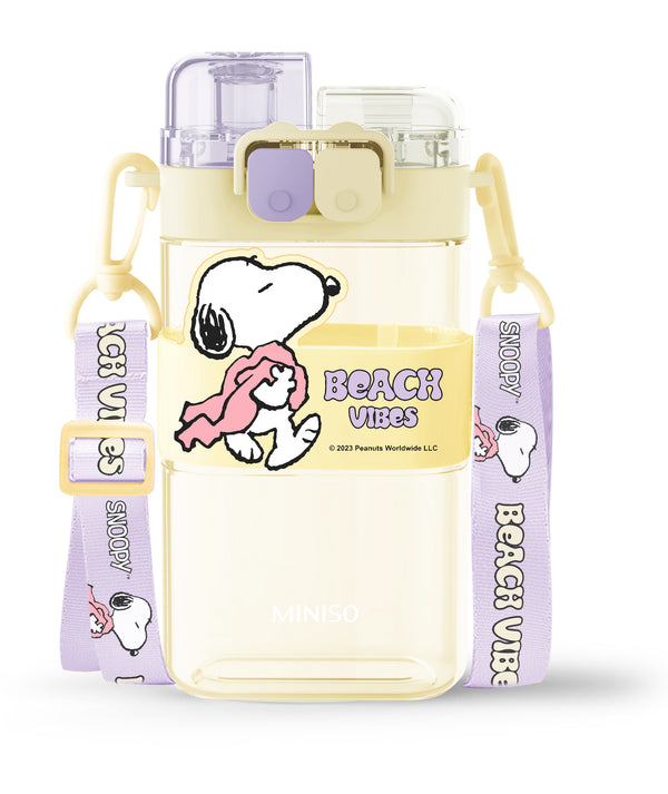 Snoopy Collection Pastic Bottle with Shoulder Strap (560mL)