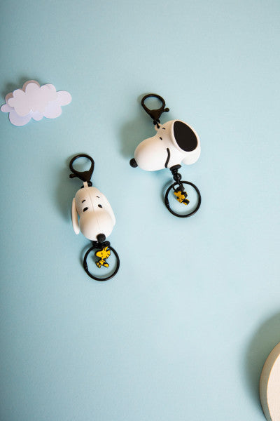snoopy summer travel collection retractable keychain