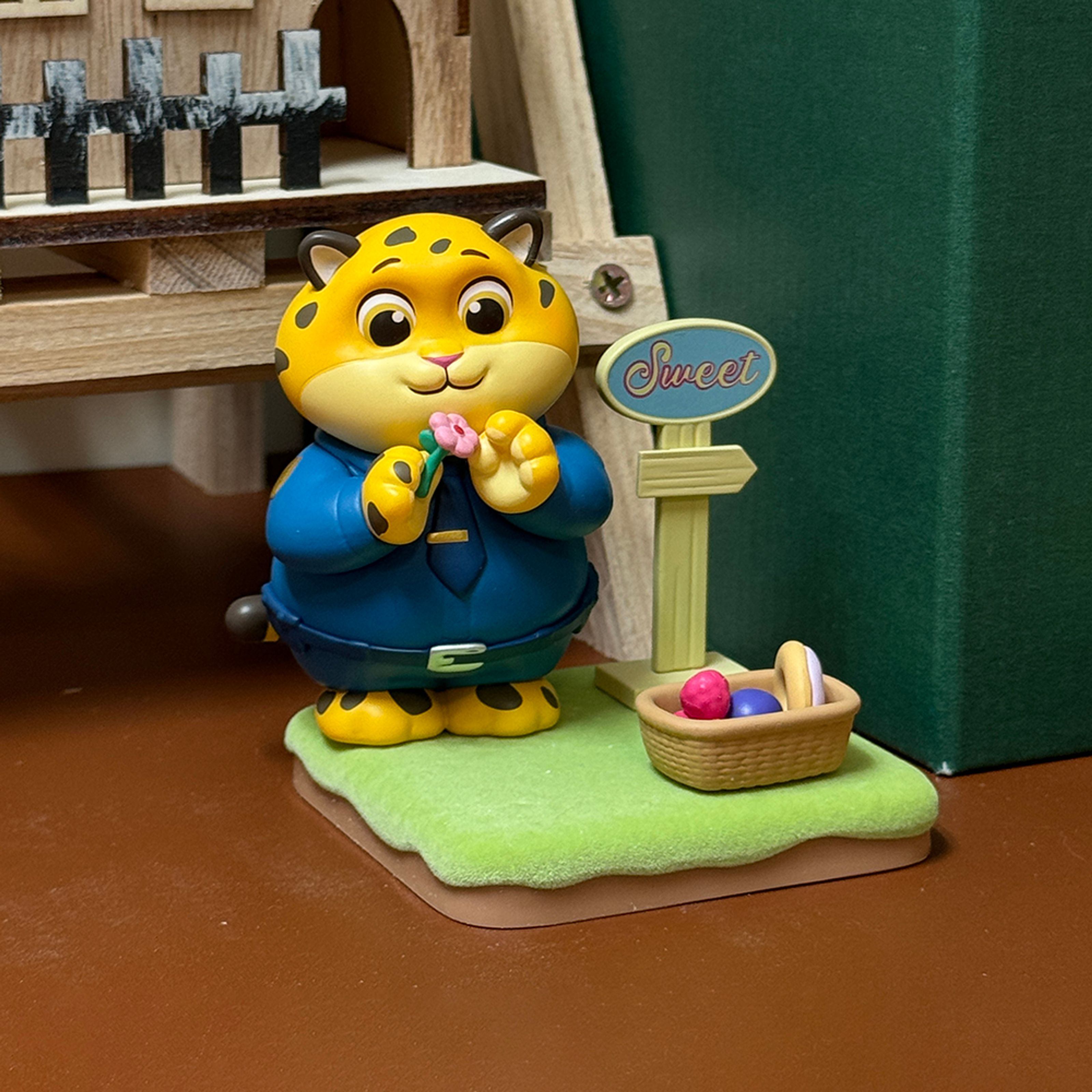 Disney Zootopia Autumn Garden Collection Figure Surprise Box Disney Zootopia Autumn Garden Collection Figure Surprise Box